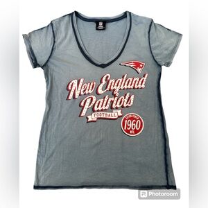 NFL Team Apparel Ladies TShirt VNeck New England Patriots Football Fan EUC sz XL